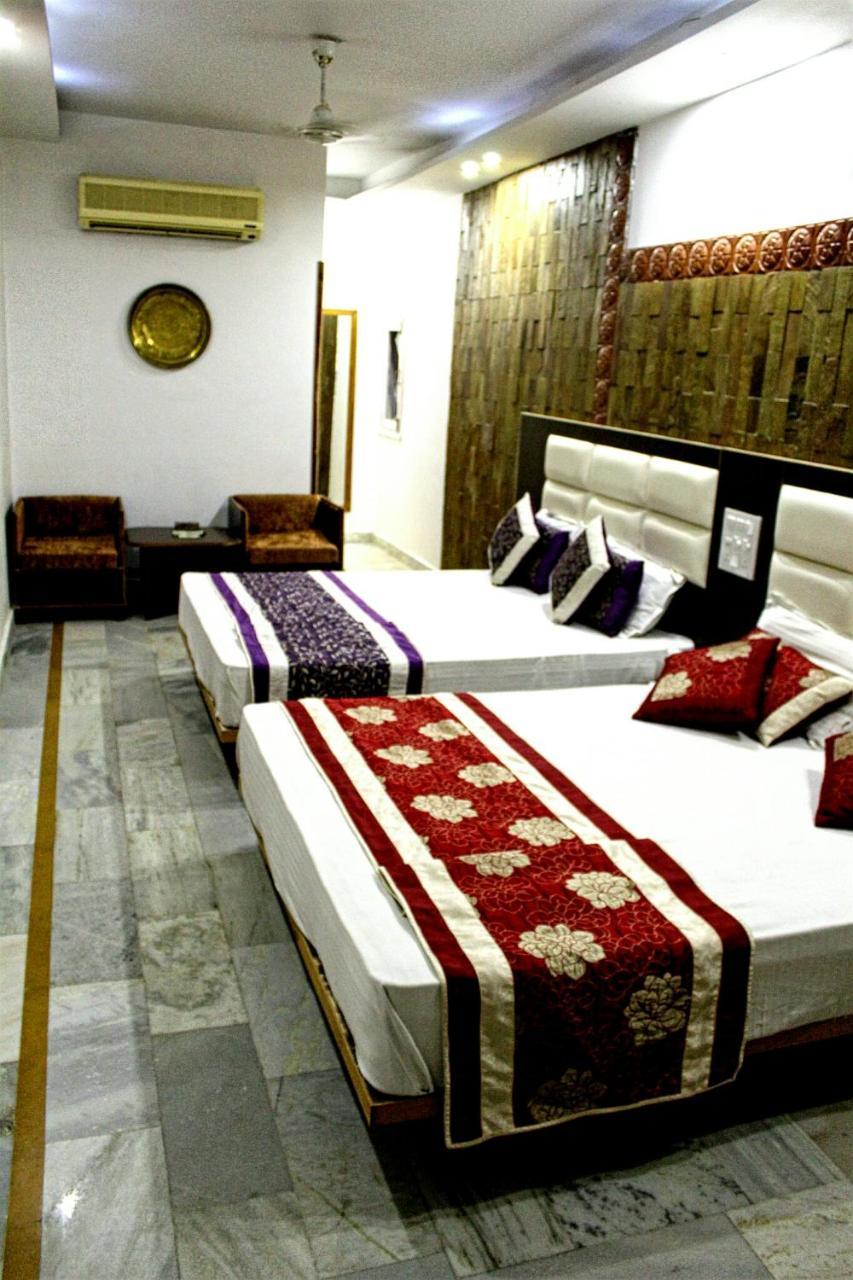 Kaveri Hotel And Restaurant Yamunānagar Exteriör bild