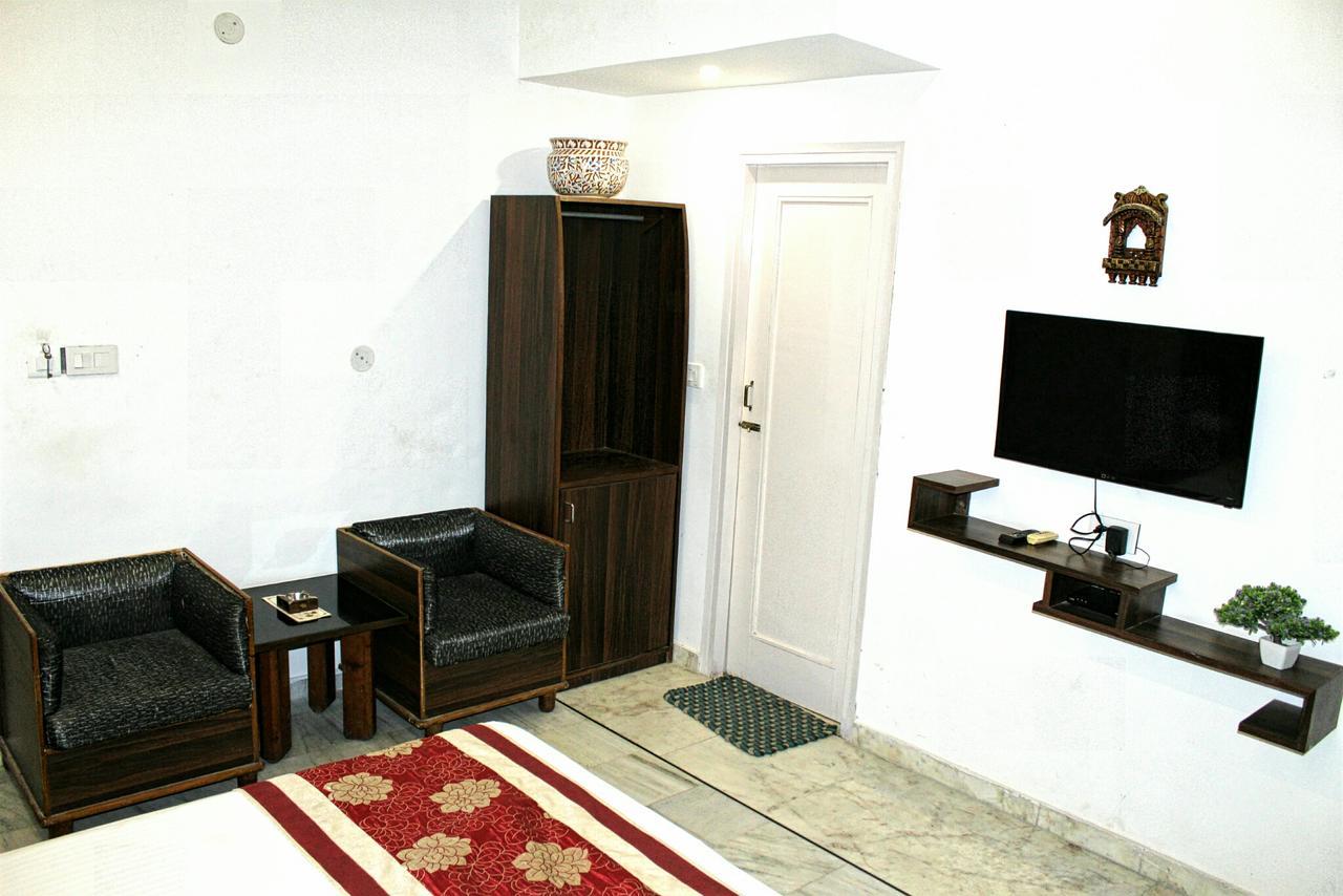 Kaveri Hotel And Restaurant Yamunānagar Exteriör bild